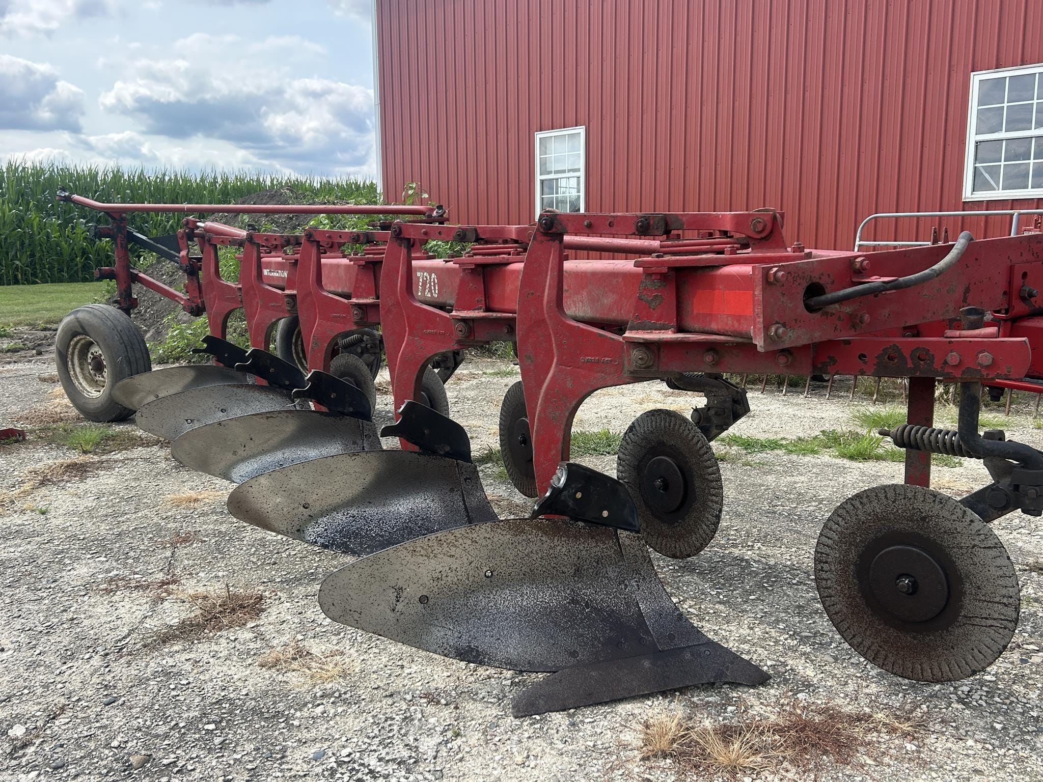 International Harvester 720 Equipment Image0