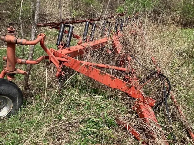 Image of International Harvester 720 equipment image 2