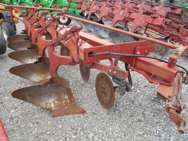 International 720 Equipment Image0