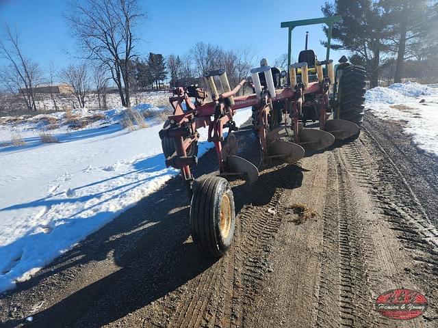 Image of International Harvester 720 equipment image 2