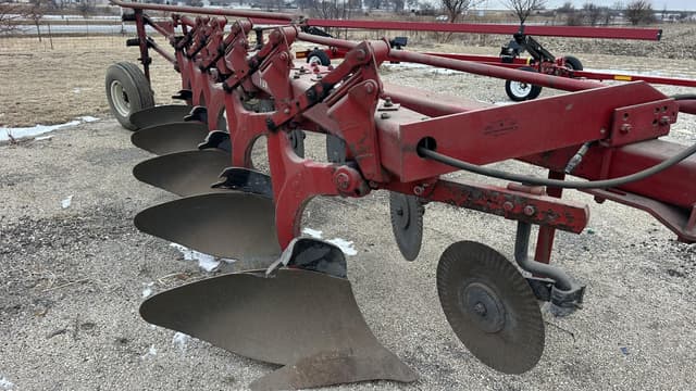 Image of International Harvester 720 equipment image 2