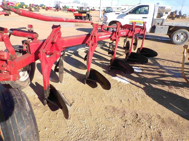 Image of International Harvester 720 equipment image 4