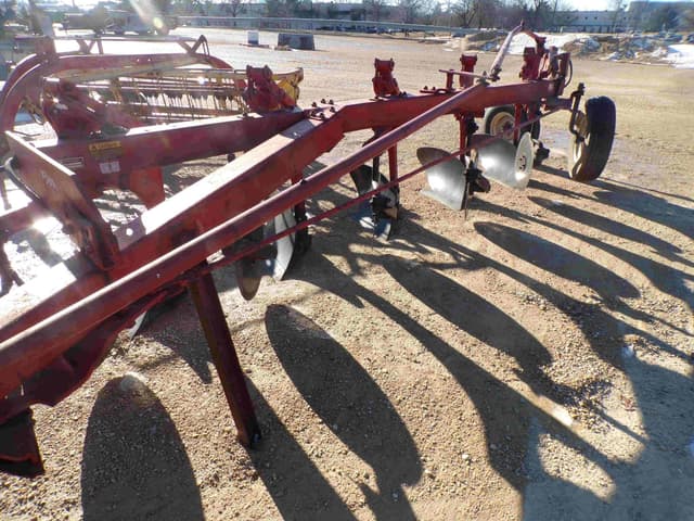 Image of International Harvester 720 equipment image 3