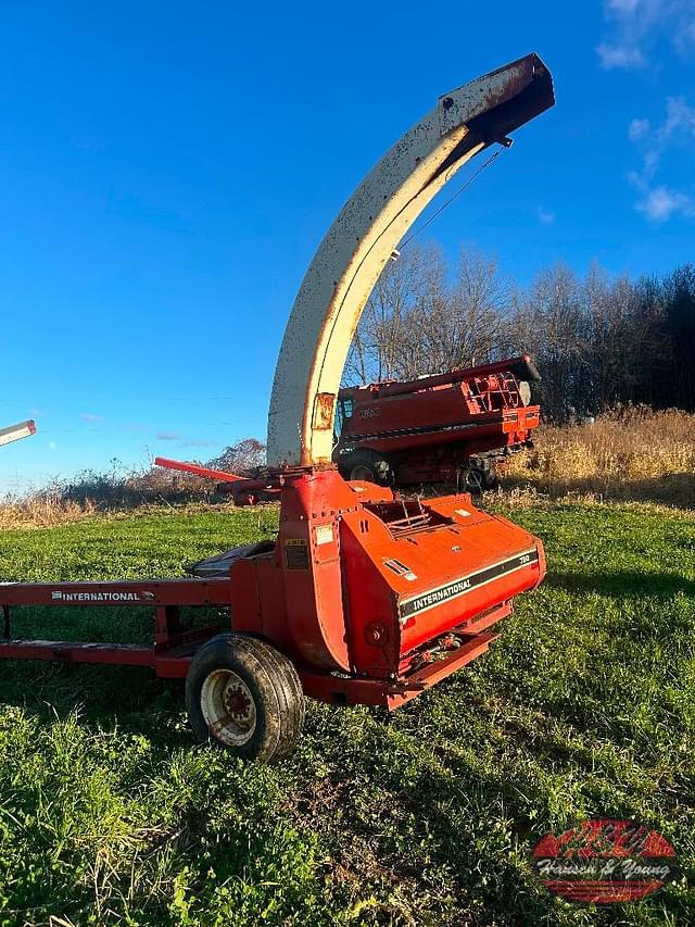 Image of International Harvester 720 equipment image 1