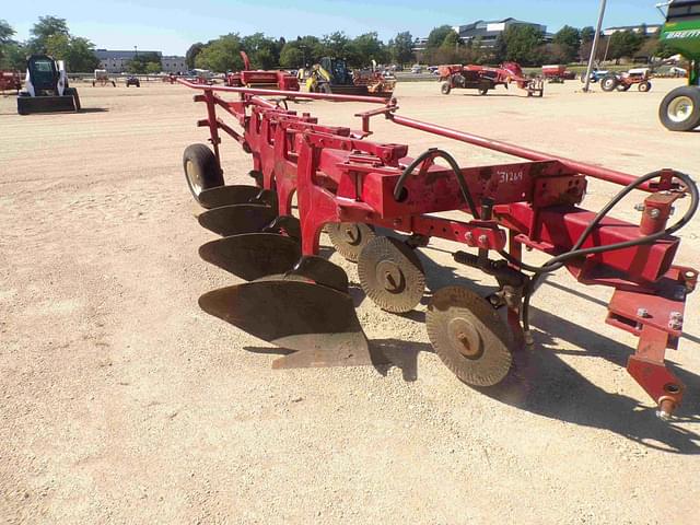 Image of International Harvester 720 equipment image 2