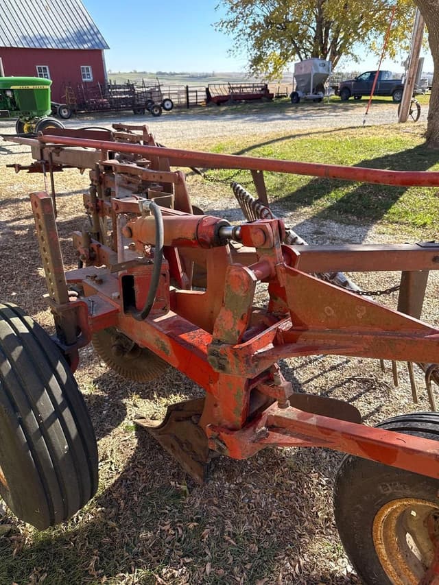 Image of International 720 equipment image 3