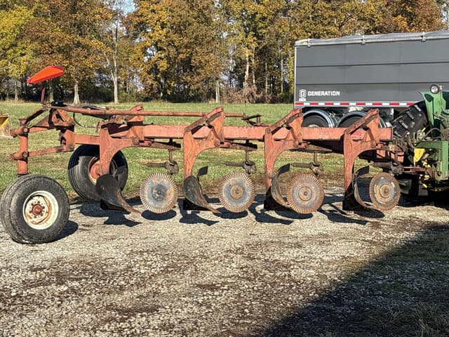 Image of International Harvester 720 equipment image 2