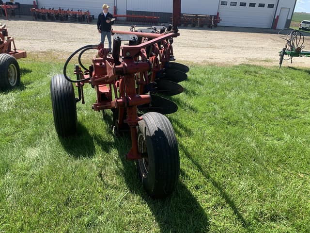 Image of International Harvester 720 equipment image 2