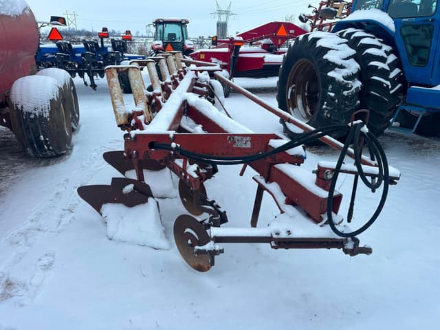 Image of International Harvester 720 equipment image 1
