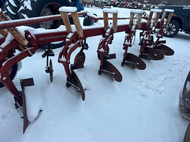 Image of International Harvester 720 equipment image 4