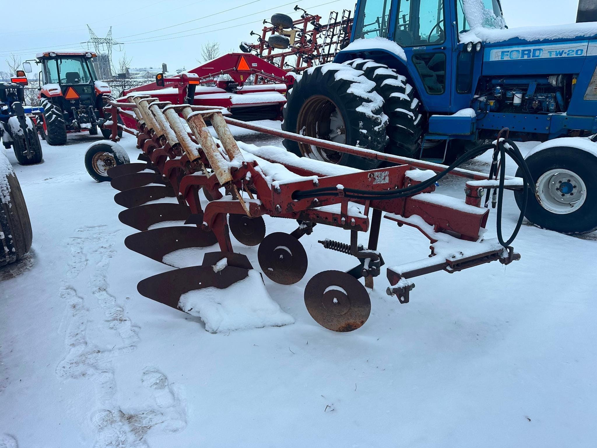 International Harvester 720 Equipment Image0