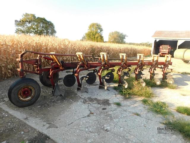 Image of International Harvester 720 equipment image 3