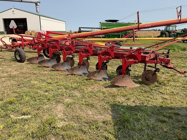 Image of International Harvester 720 equipment image 1