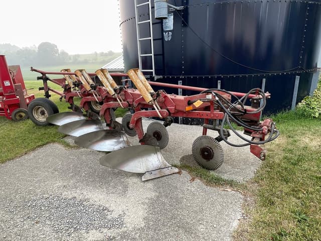 Image of International Harvester 720 equipment image 2