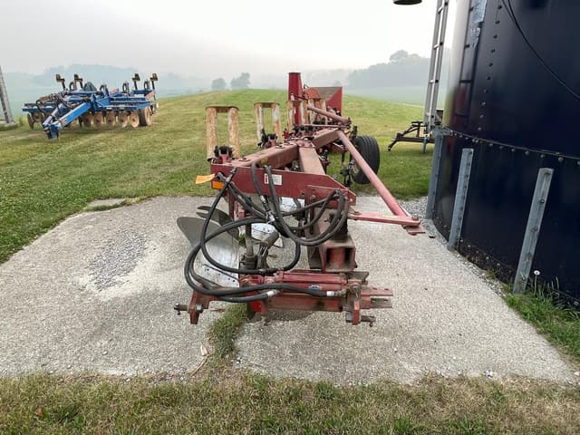 Image of International Harvester 720 equipment image 1