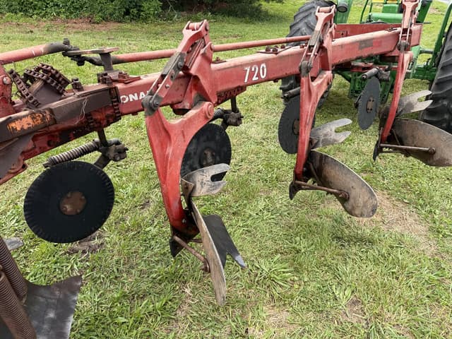 Image of International Harvester 720 equipment image 3