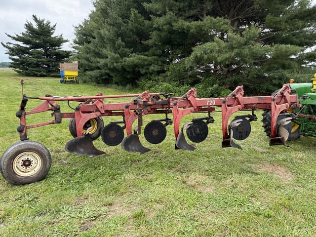 Image of International Harvester 720 equipment image 1