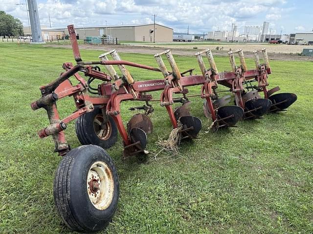 Image of International Harvester 720 equipment image 3