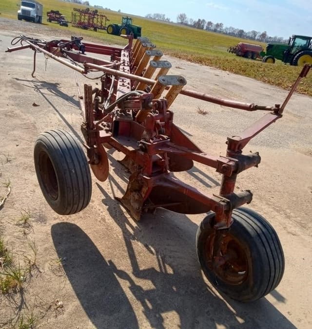Image of International Harvester 720 equipment image 1