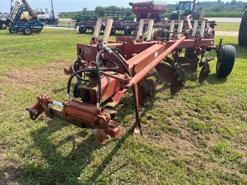 Image of International Harvester 720 Image 1