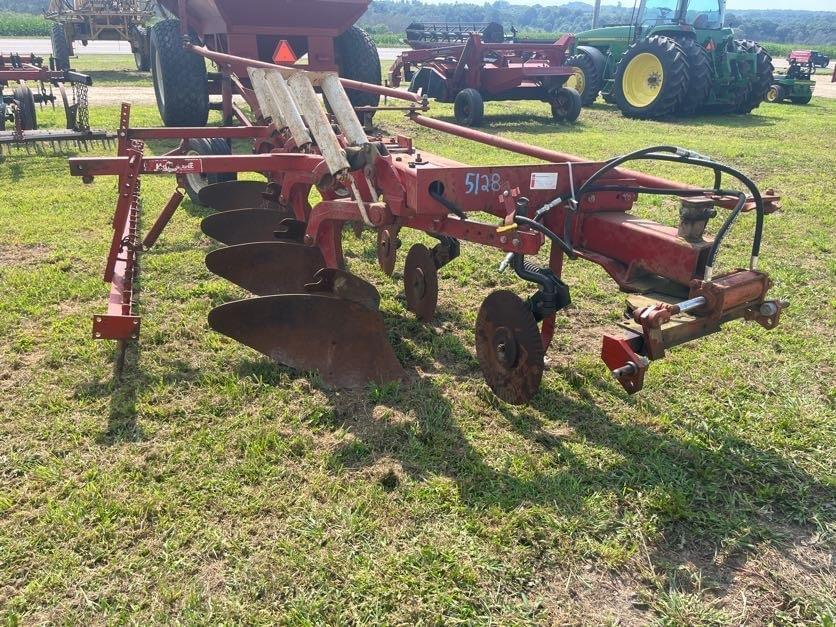 Image of International Harvester 720 Image 0