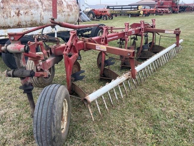 Image of International Harvester 720 equipment image 1