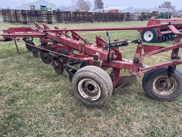 Image of International Harvester 720 equipment image 2