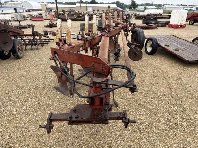 Image of International Harvester 720 equipment image 1