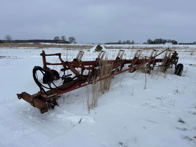 Image of International Harvester 720 equipment image 1