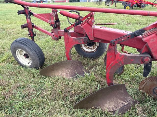 Image of International Harvester 720 equipment image 4