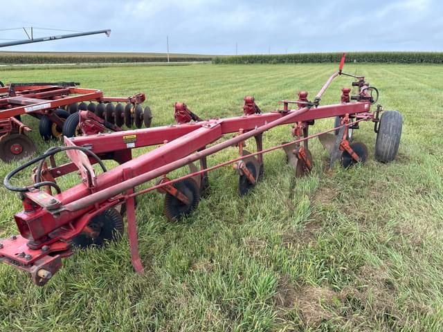 Image of International Harvester 720 equipment image 1