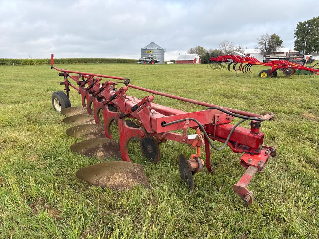 Image of International Harvester 720 Primary image