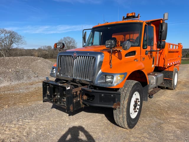 Image of International 7300 equipment image 1