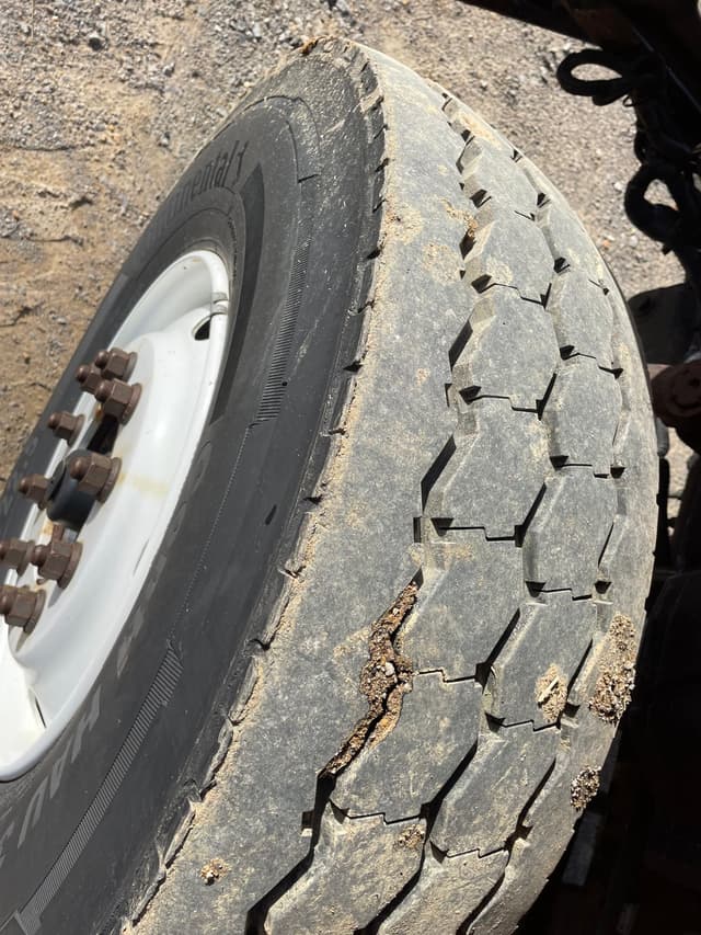 Image of International 7300 equipment image 4