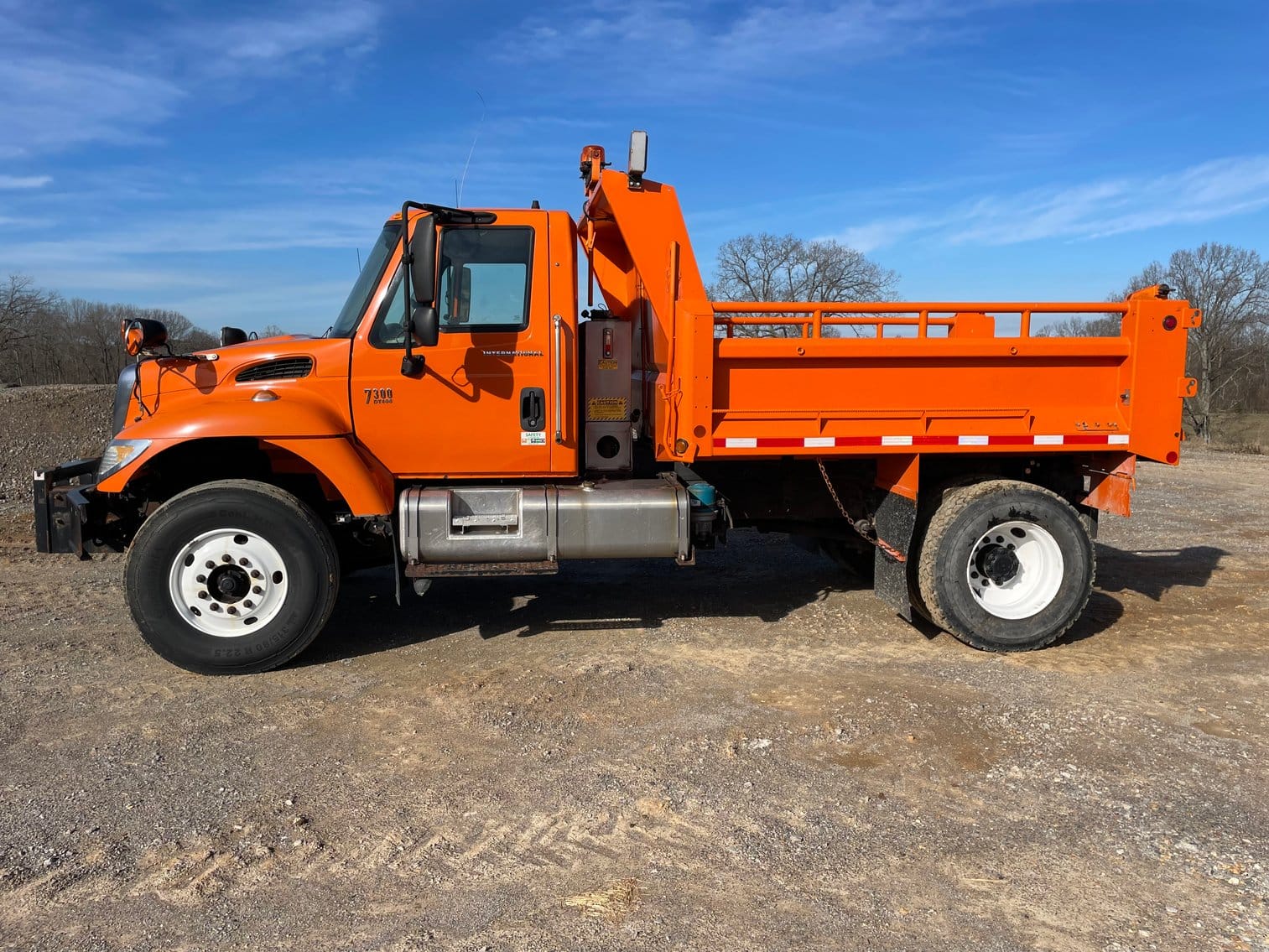 2007 International 7300 Equipment Image0