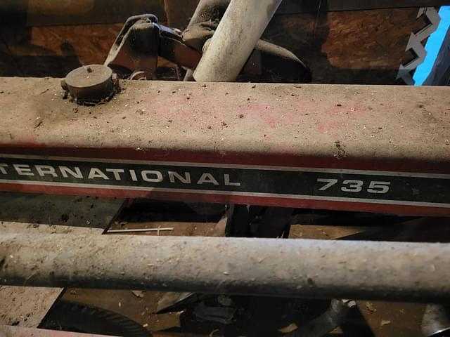 Image of International Harvester 735 equipment image 3