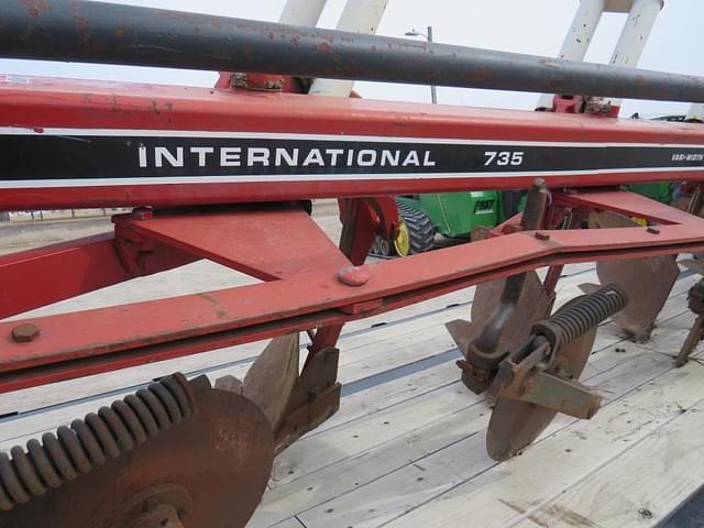 Image of International Harvester 735 equipment image 3