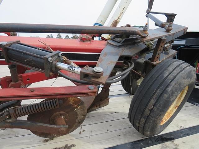 Image of International Harvester 735 equipment image 4