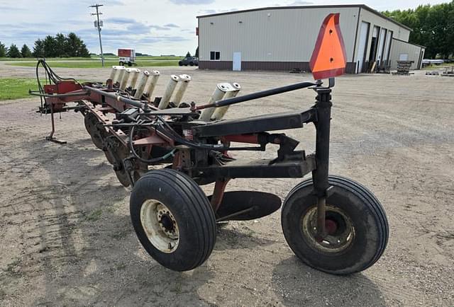 Image of International Harvester 735 equipment image 4