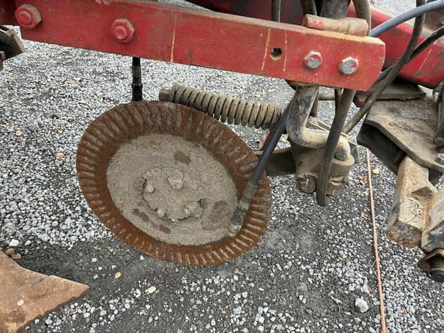 Image of International Harvester 735 equipment image 2