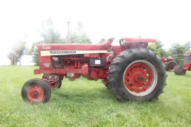 Image of International Harvester 756 equipment image 3