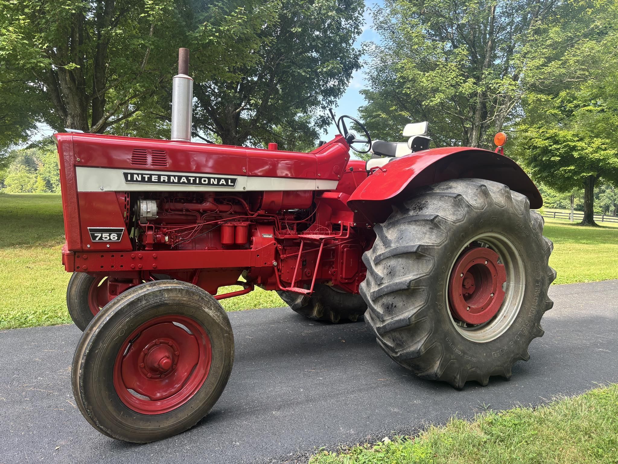 International Harvester 756 Equipment Image0
