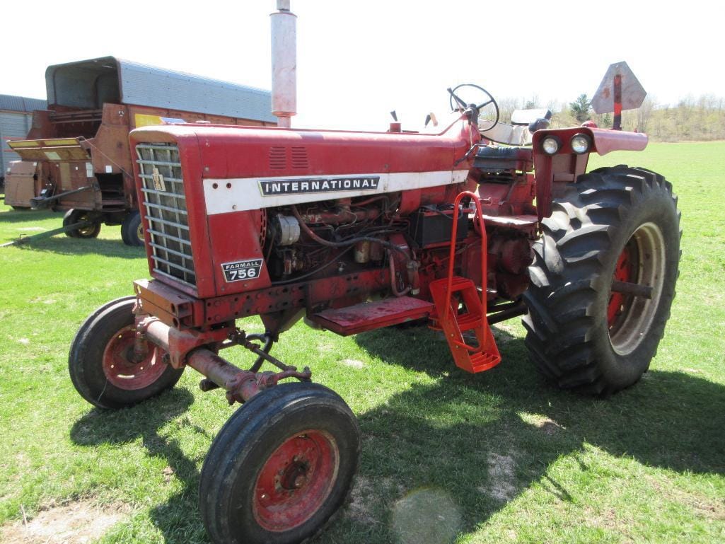 Main image International Harvester 756