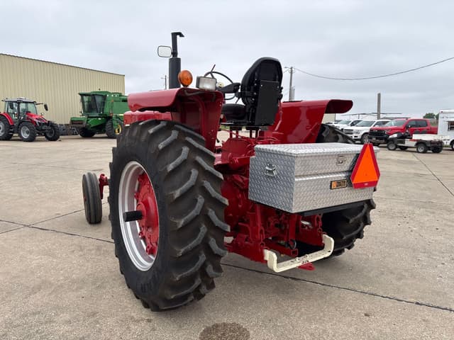 Image of International Harvester 756 equipment image 2