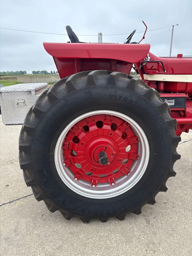 Image of International Harvester 756 equipment image 4