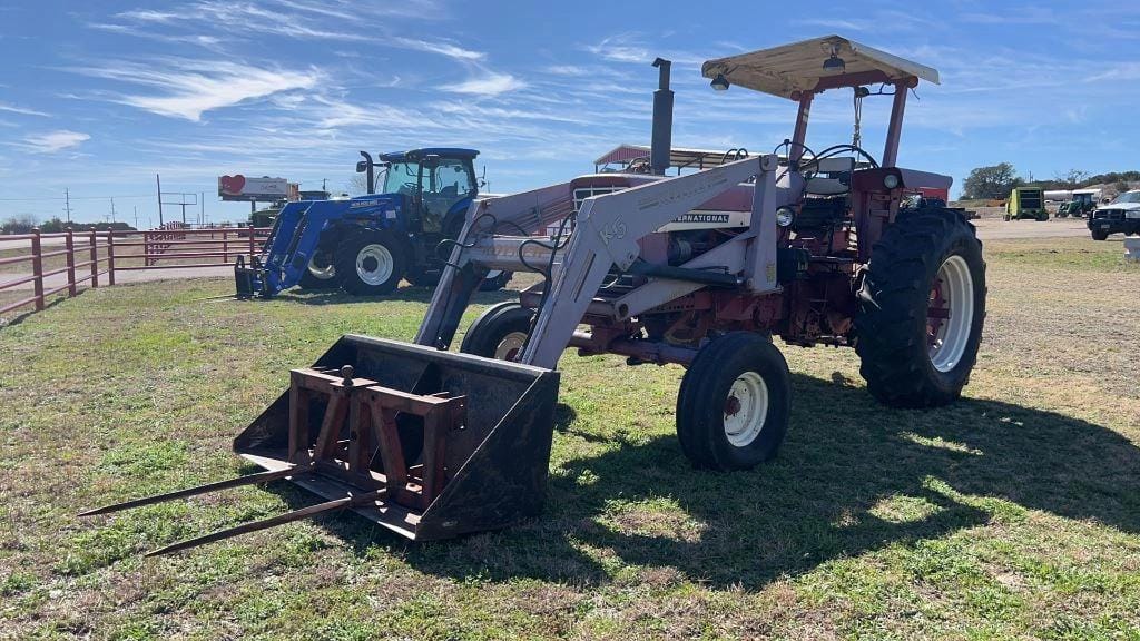 Main image International Harvester 756