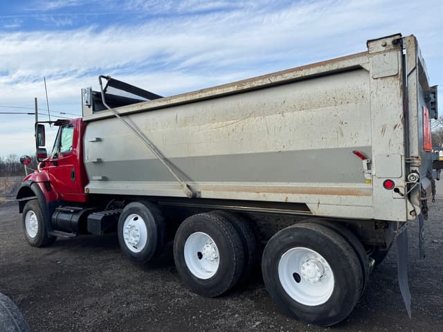 Image of International 7600 equipment image 3