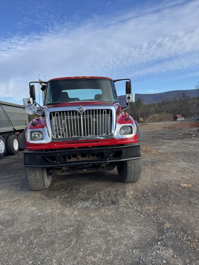 Image of International 7600 equipment image 3