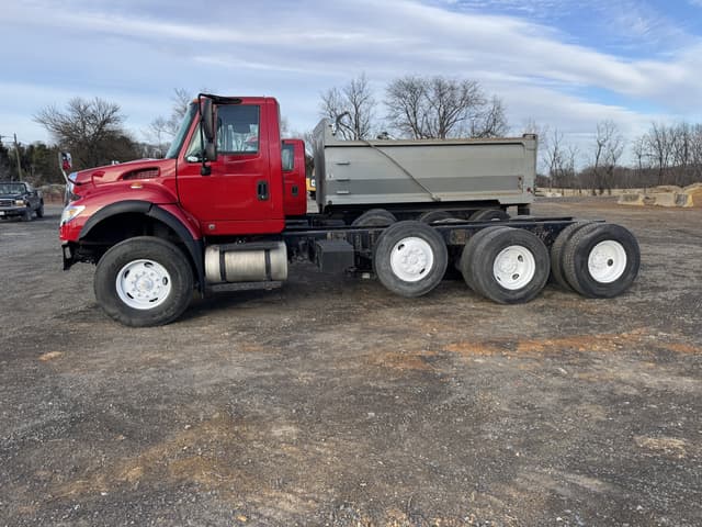 Image of International 7600 equipment image 2