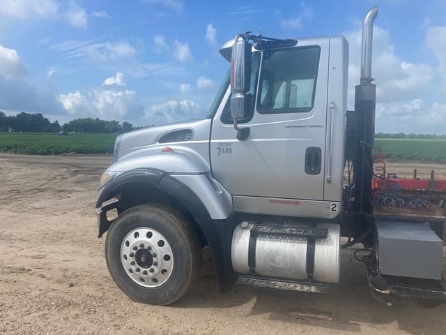 Image of International 7600 equipment image 4